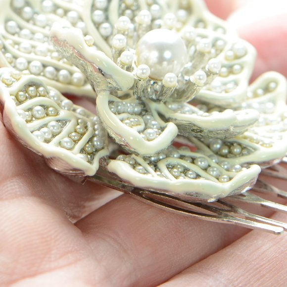 Oscar de la Renta Broken Flower Resin & Faux Pearl Comb main image 5